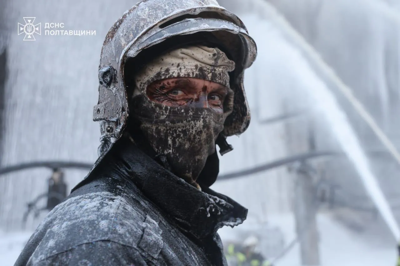 В ГСЧС показали масштабные пожары на Полтавщине после массированного удара РФ. Фото