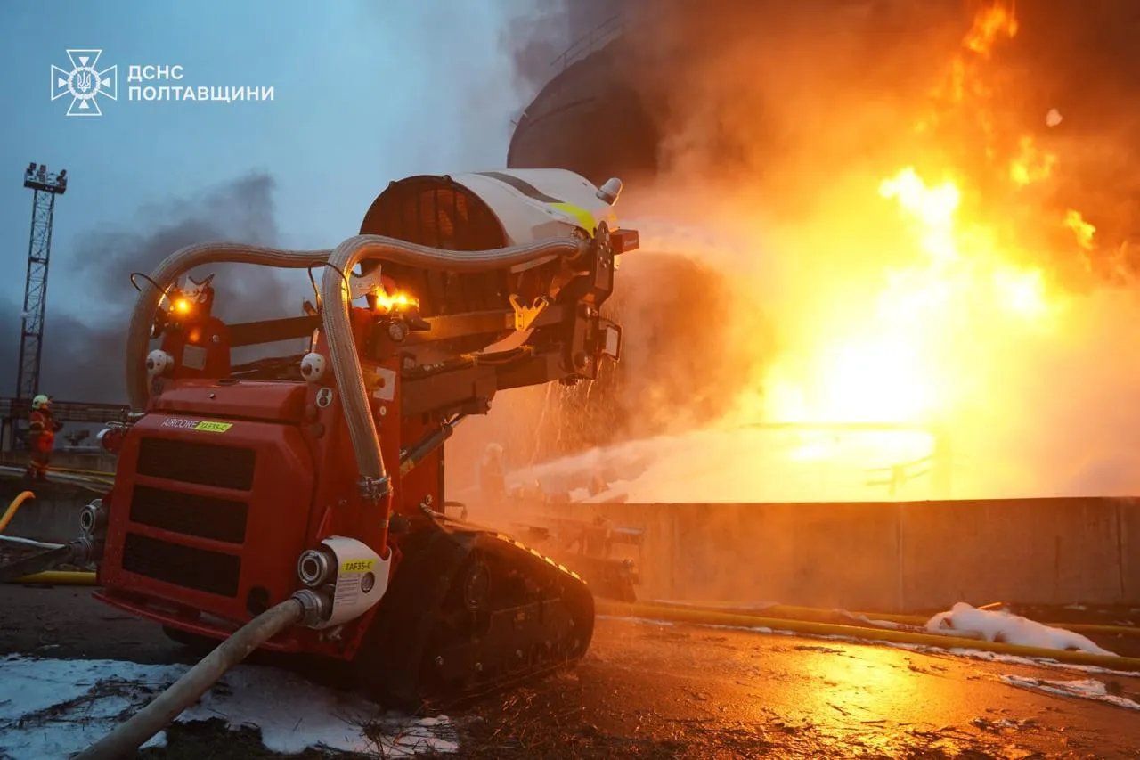 В ГСЧС показали масштабные пожары на Полтавщине после массированного удара РФ. Фото