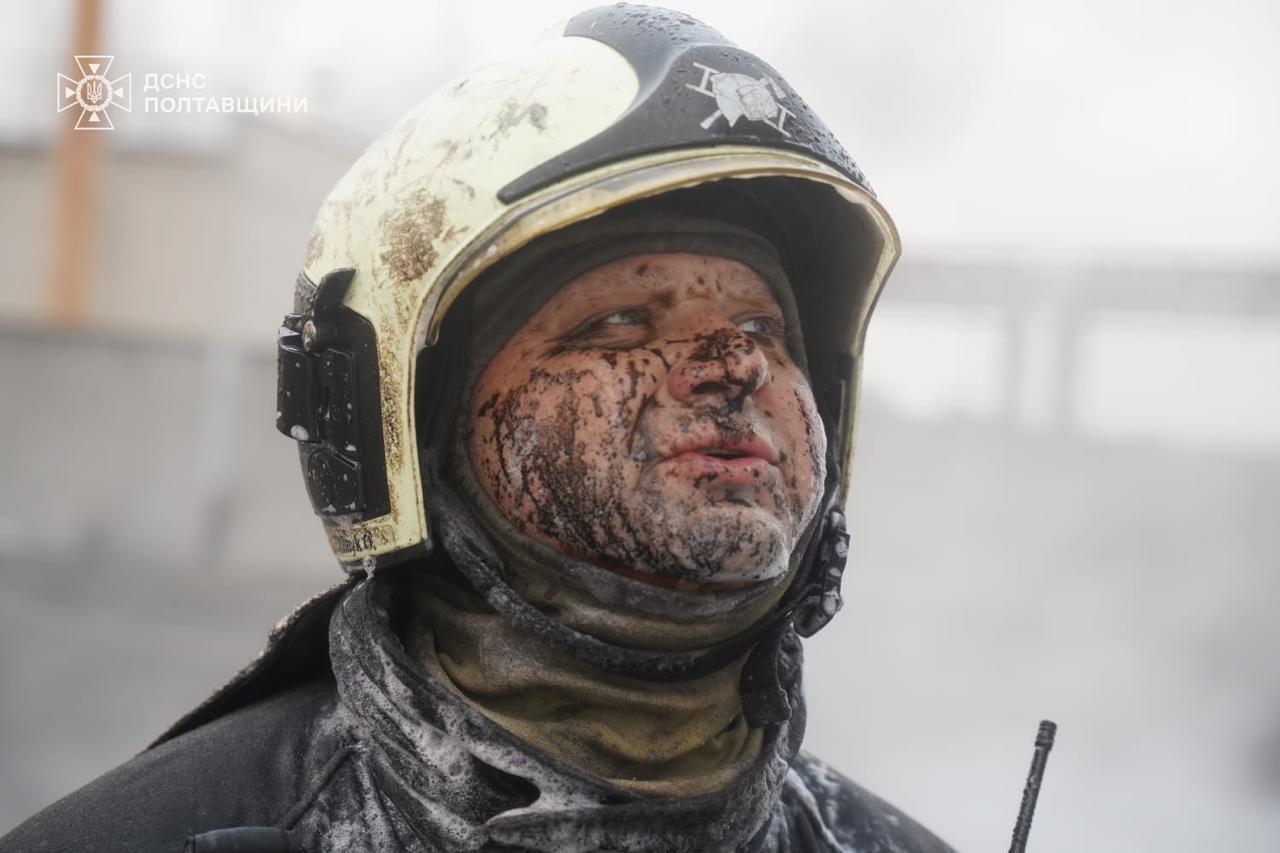 В ГСЧС показали масштабные пожары на Полтавщине после массированного удара РФ. Фото