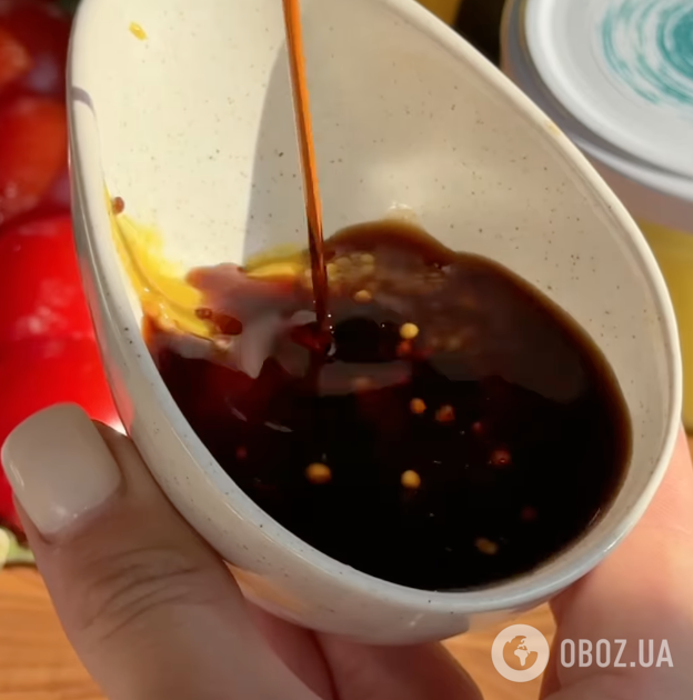 Вкусный праздничный салат с печенью и карамелизированной грушей: делимся рецептом