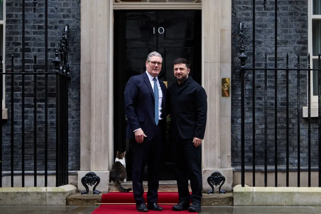 Зеленський прибув з візитом до Британії: відбулись перші зустрічі у Лондоні. Фото і відео
