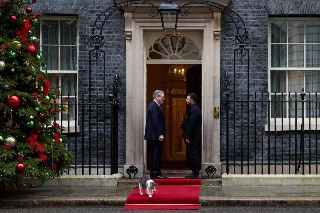 Зеленський прибув з візитом до Британії: відбулись перші зустрічі у Лондоні. Фото і відео