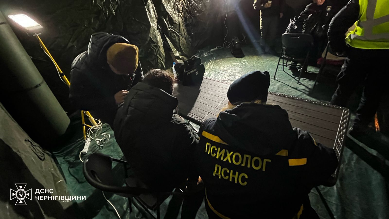 У Чернігові "Шахед" вибухнув біля багатоповерхівки: постраждали люди. Фото