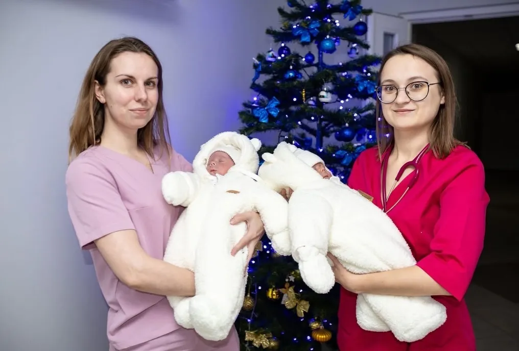 Двоюродных внуков Софии Ротару выписали из роддома через 70 дней после рождения: врачи назвали причину и вблизи показали двойняшек