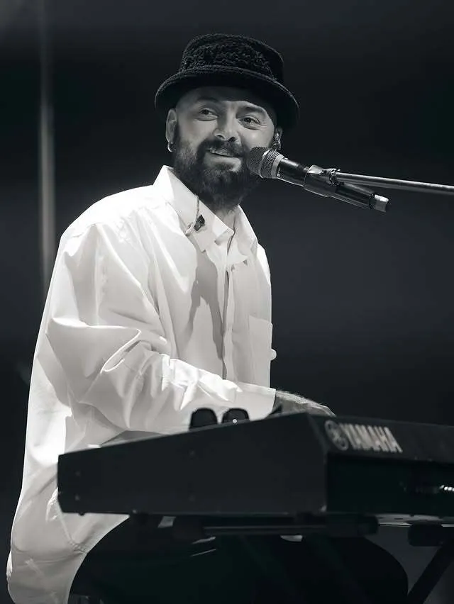 Зірки в траурі: як проходить прощання з Михайлом Клименком із гурту ADAM. Ексклюзивні фото