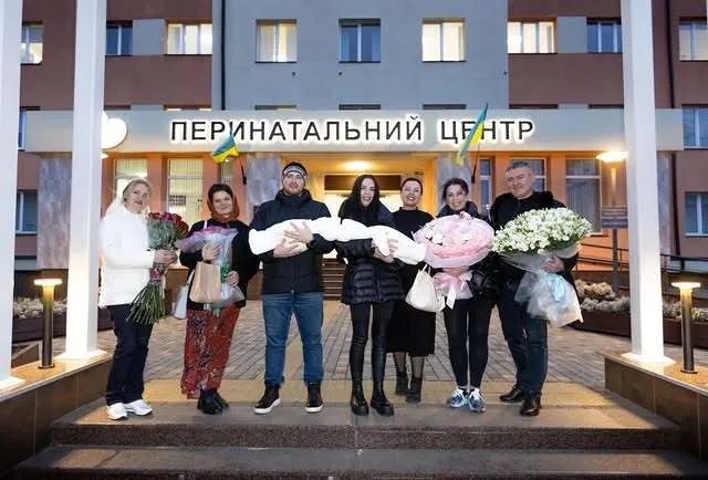 Двоюродных внуков Софии Ротару выписали из роддома через 70 дней после рождения: врачи назвали причину и вблизи показали двойняшек