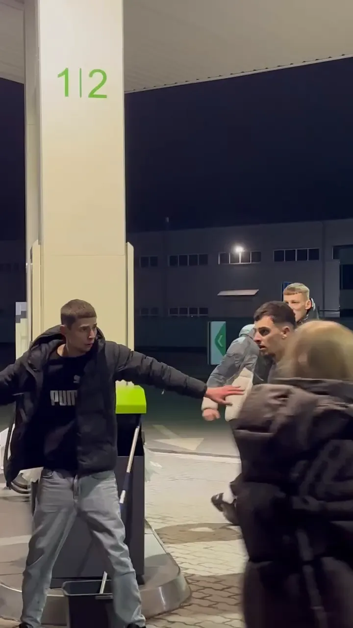 На Львовщине группа молодых людей напала на артистов ансамбля "Гуцулия": артисты получили многочисленные травмы. Видео