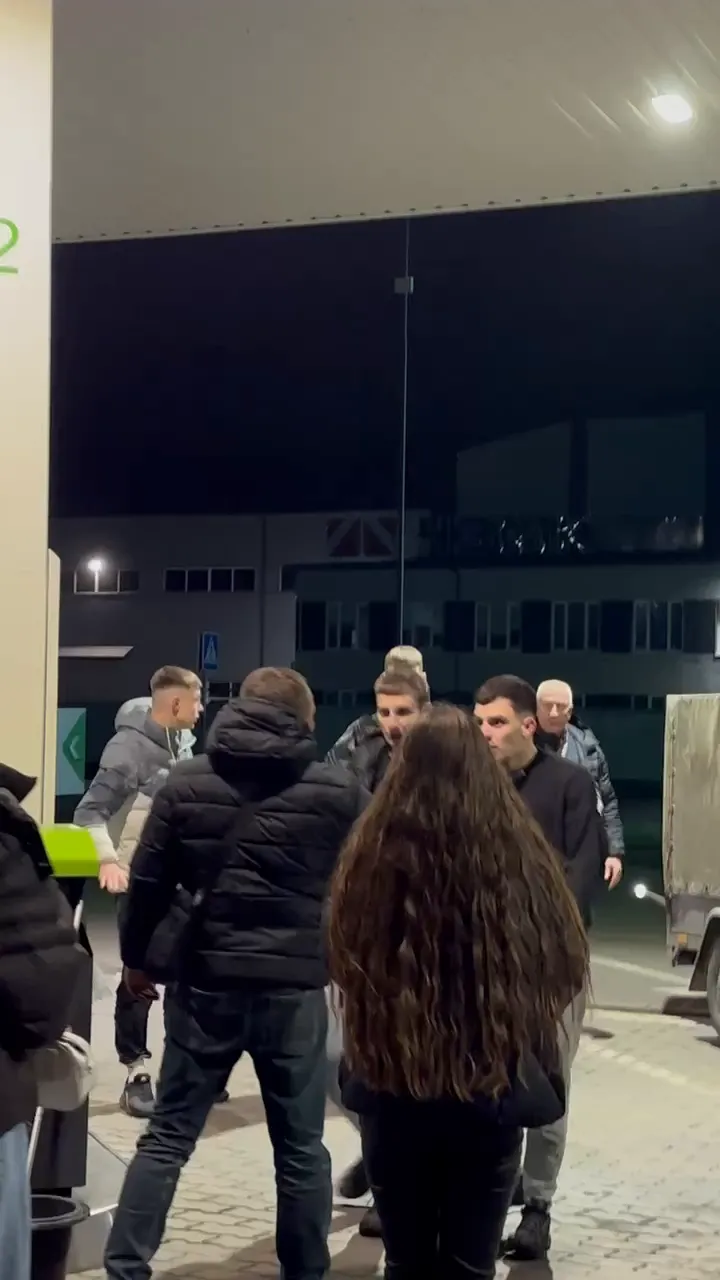 На Львовщине группа молодых людей напала на артистов ансамбля "Гуцулия": артисты получили многочисленные травмы. Видео