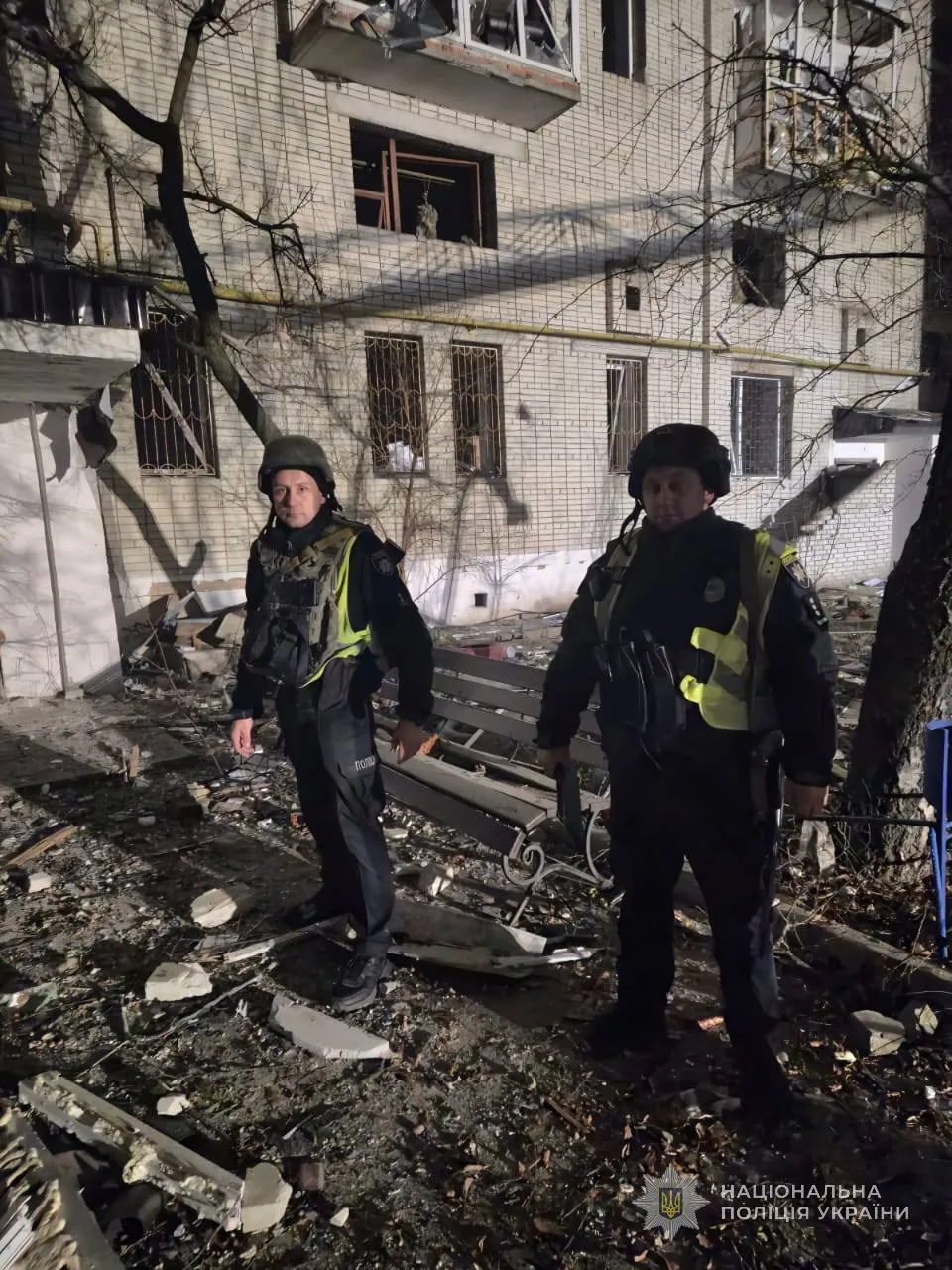 Окупанти вдарили дронами по багатоповерхівці в Охтирці: є постраждалі. Фото