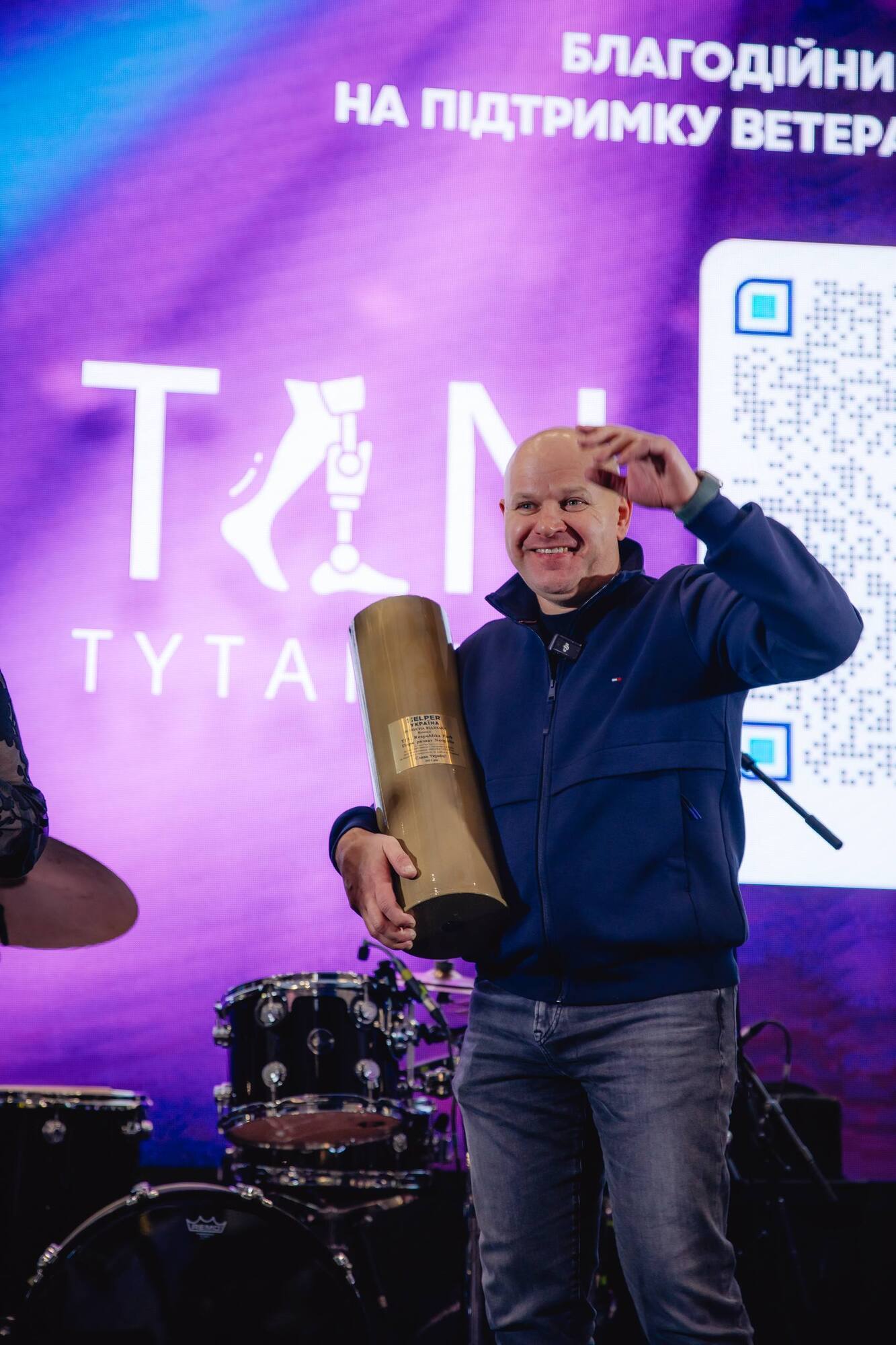 В Киеве команда "Helper Украина" устроила праздник ко Дню Николая для 100 детей из Запорожья