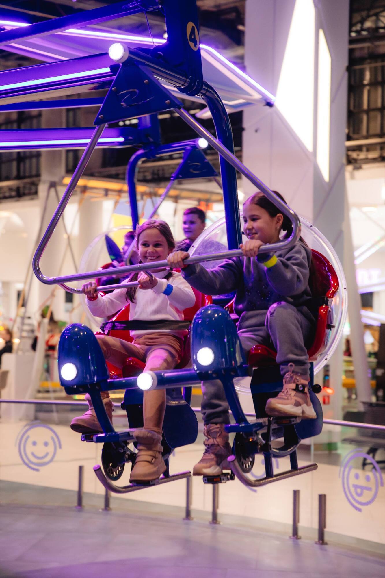 В Киеве команда "Helper Украина" устроила праздник ко Дню Николая для 100 детей из Запорожья