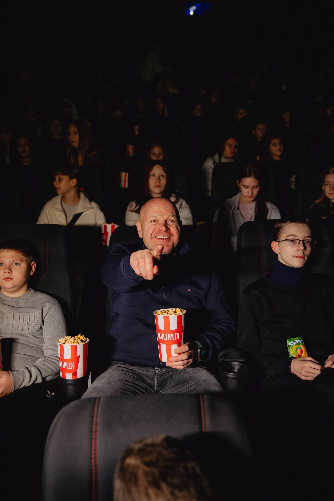 В Киеве команда "Helper Украина" устроила праздник ко Дню Николая для 100 детей из Запорожья