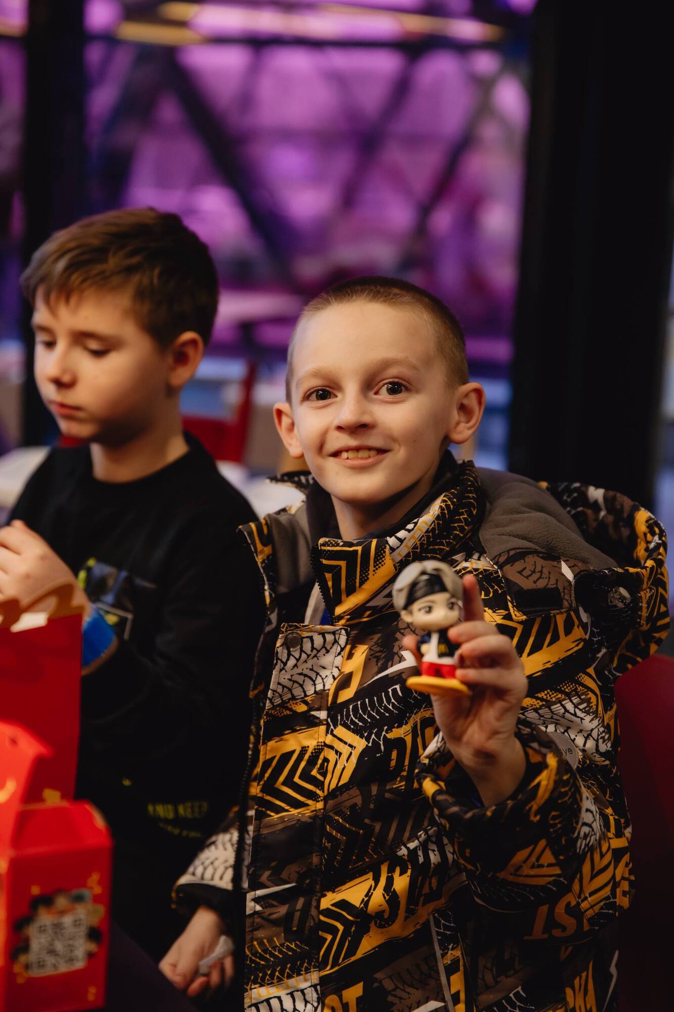 В Киеве команда "Helper Украина" устроила праздник ко Дню Николая для 100 детей из Запорожья