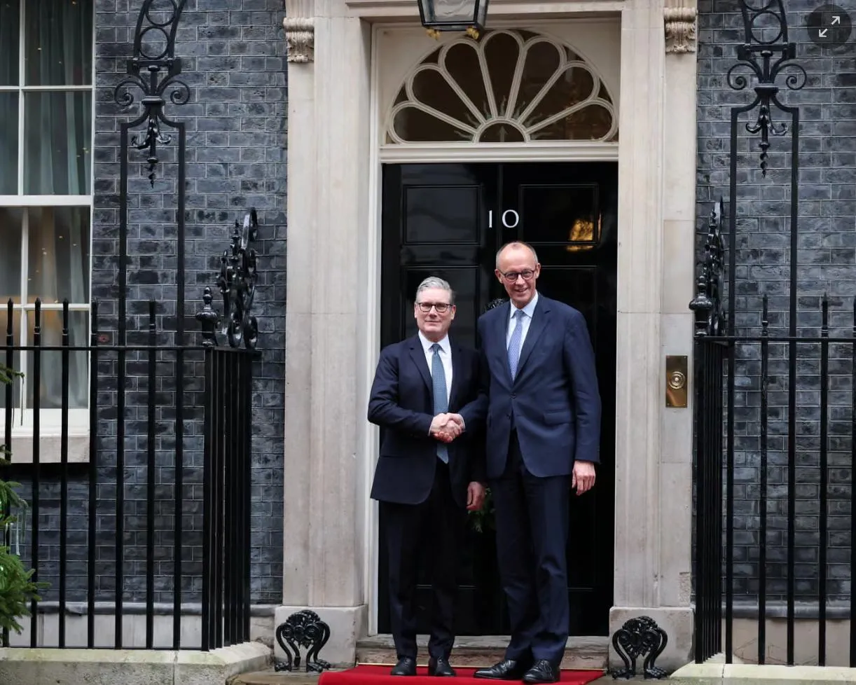 Зеленський прибув з візитом до Британії: відбулись перші зустрічі у Лондоні. Фото і відео