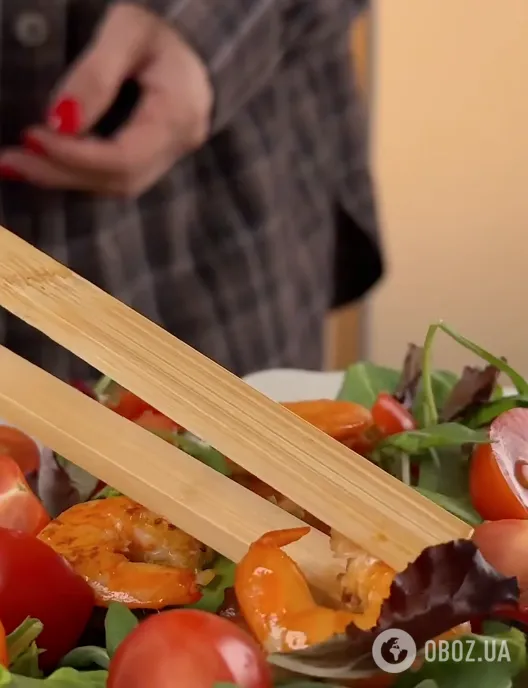 Легкий салат із зелені та креветок для новорічного столу: найпростіший рецепт страви за 10 хвилин