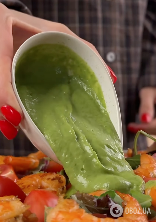 Легкий салат із зелені та креветок для новорічного столу: найпростіший рецепт страви за 10 хвилин