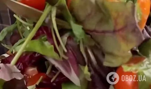 Легкий салат із зелені та креветок для новорічного столу: найпростіший рецепт страви за 10 хвилин