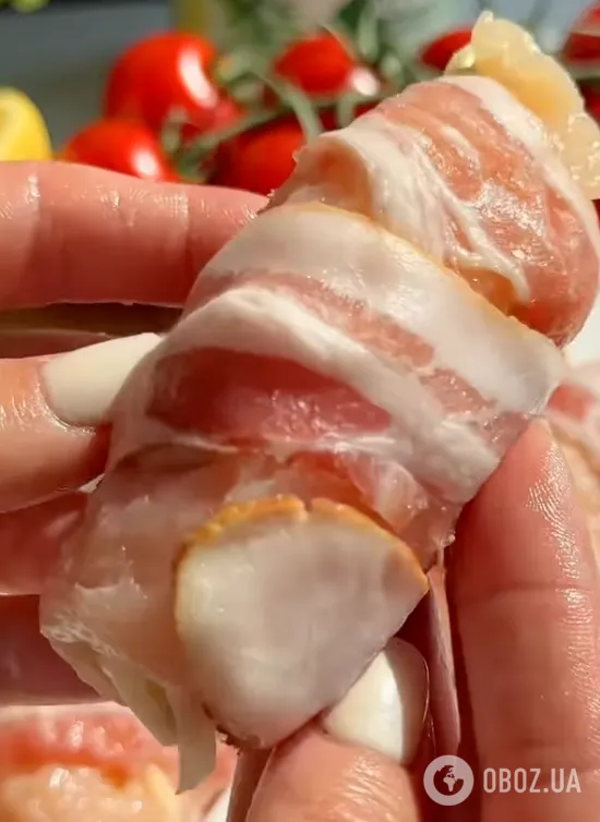 Соковиті та смачні рулетики з філе із сирно-ананасовою начинкою: рецепт смачної м'ясної закуски