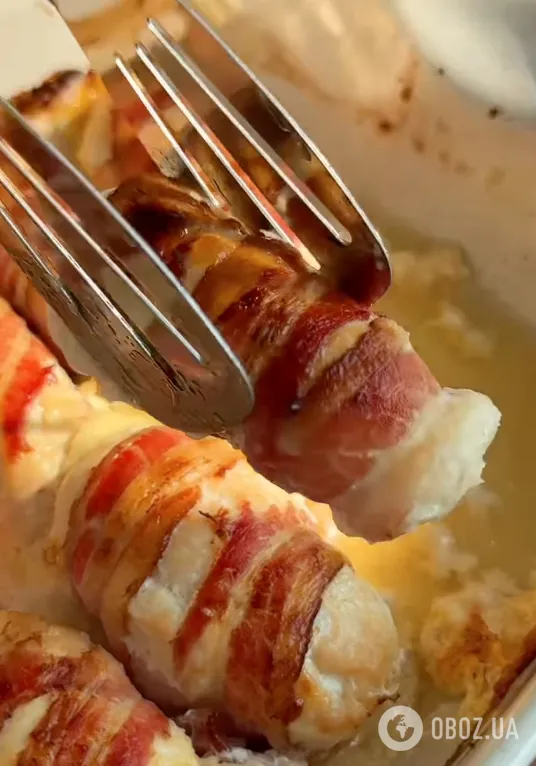 Соковиті та смачні рулетики з філе із сирно-ананасовою начинкою: рецепт смачної м'ясної закуски