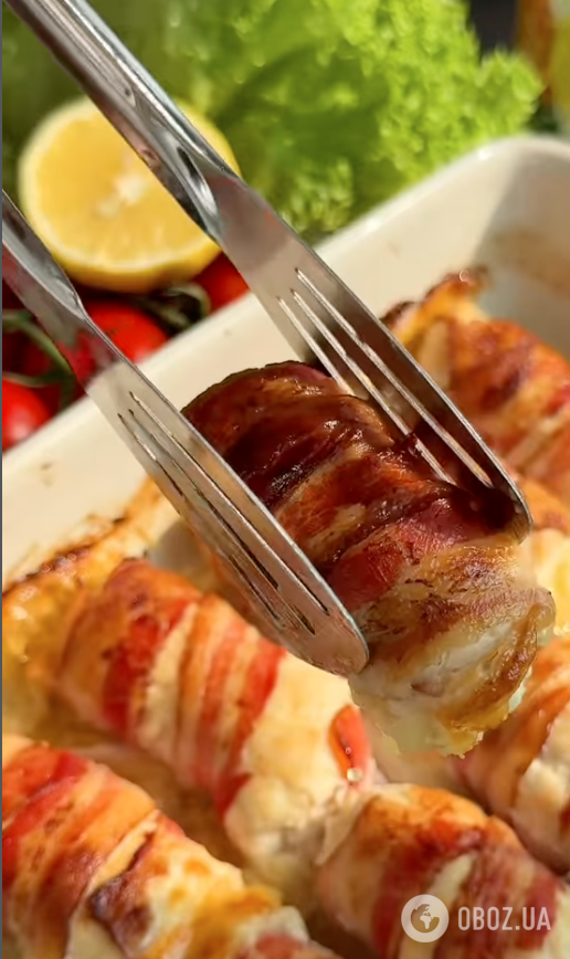 Соковиті та смачні рулетики з філе із сирно-ананасовою начинкою: рецепт смачної м'ясної закуски