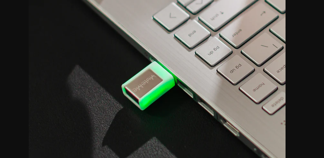 Ви б і не подумали: які дивні, але корисні гаджети можна підключити до MacBook