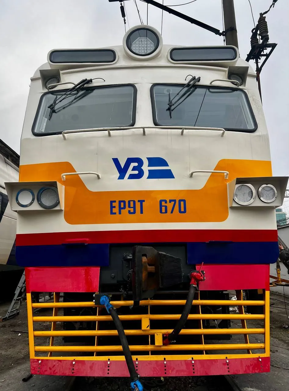 На потужностях "Укрзалізниці" модернізували електропоїзд ЕР9Т-670