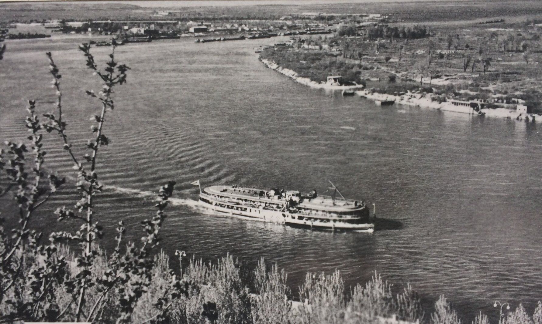 Окраса київського ландшафту: який вигляд мала річка Дніпро у столиці в 1890-1960-х роках. Рідкісні листівки