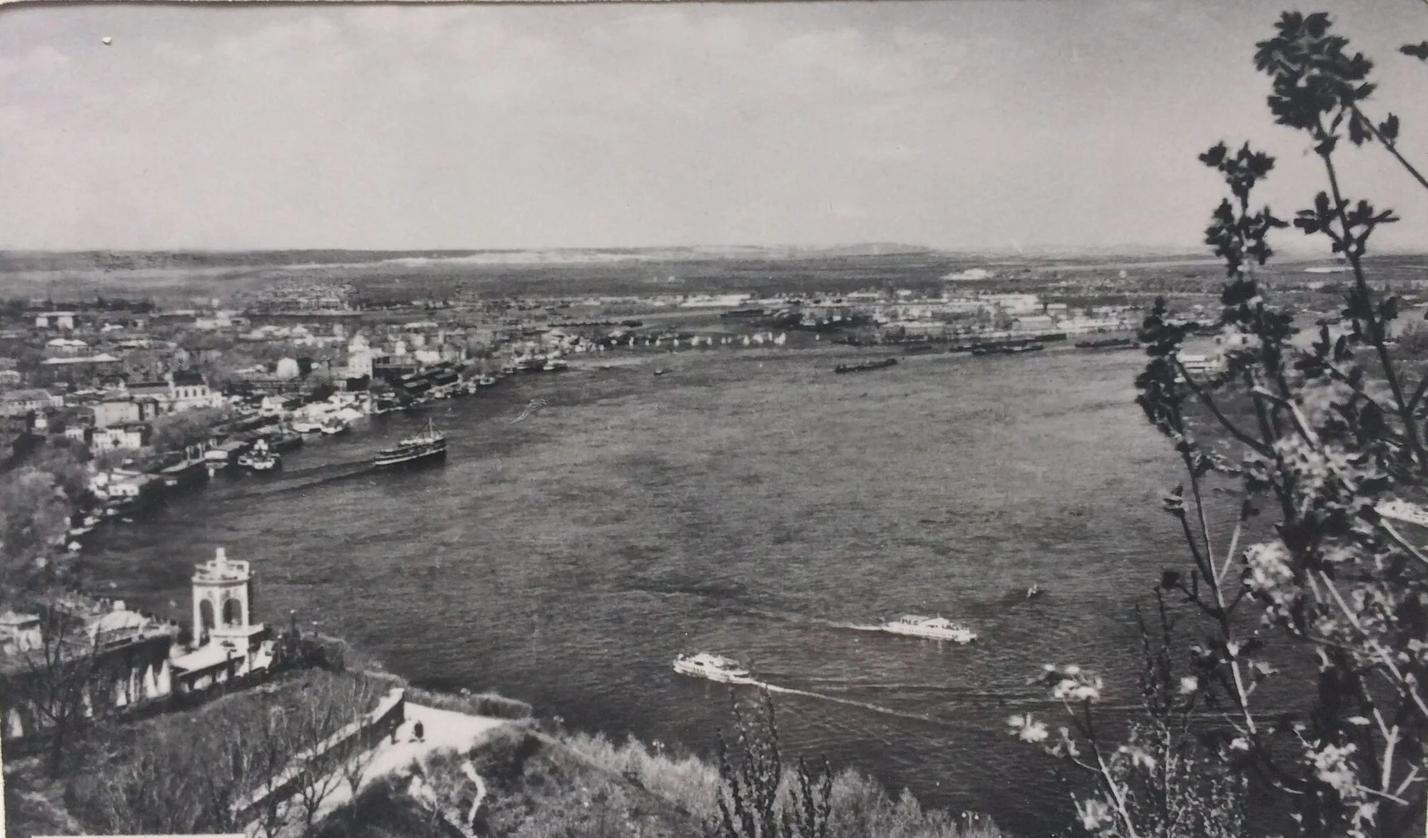 Окраса київського ландшафту: який вигляд мала річка Дніпро у столиці в 1890-1960-х роках. Рідкісні листівки