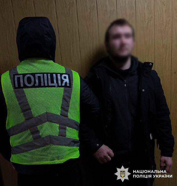 В Киеве мужчина обманул пенсионера на более $15 тыс. по схеме "ваш родственник попал в ДТП". Подробности и фото