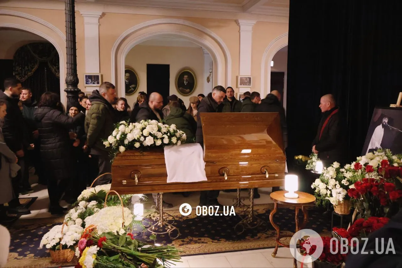 Зірки в траурі: як проходить прощання з Михайлом Клименком із гурту ADAM. Ексклюзивні фото