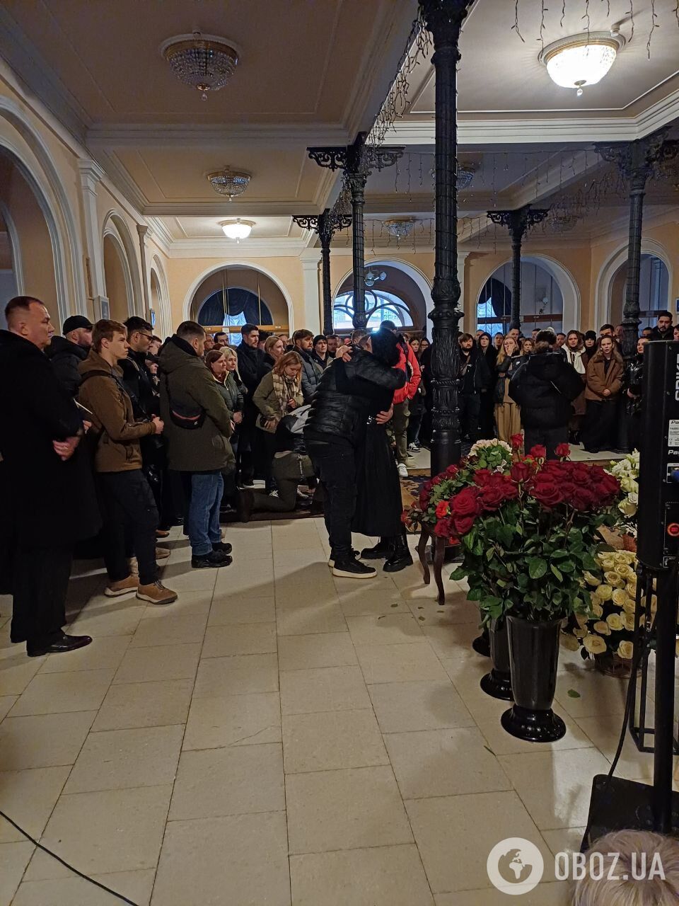 Спів в унісон, поклони батьків і промова дружини: як пройшло прощання з Михайлом Клименком із гурту ADAM і де його поховають