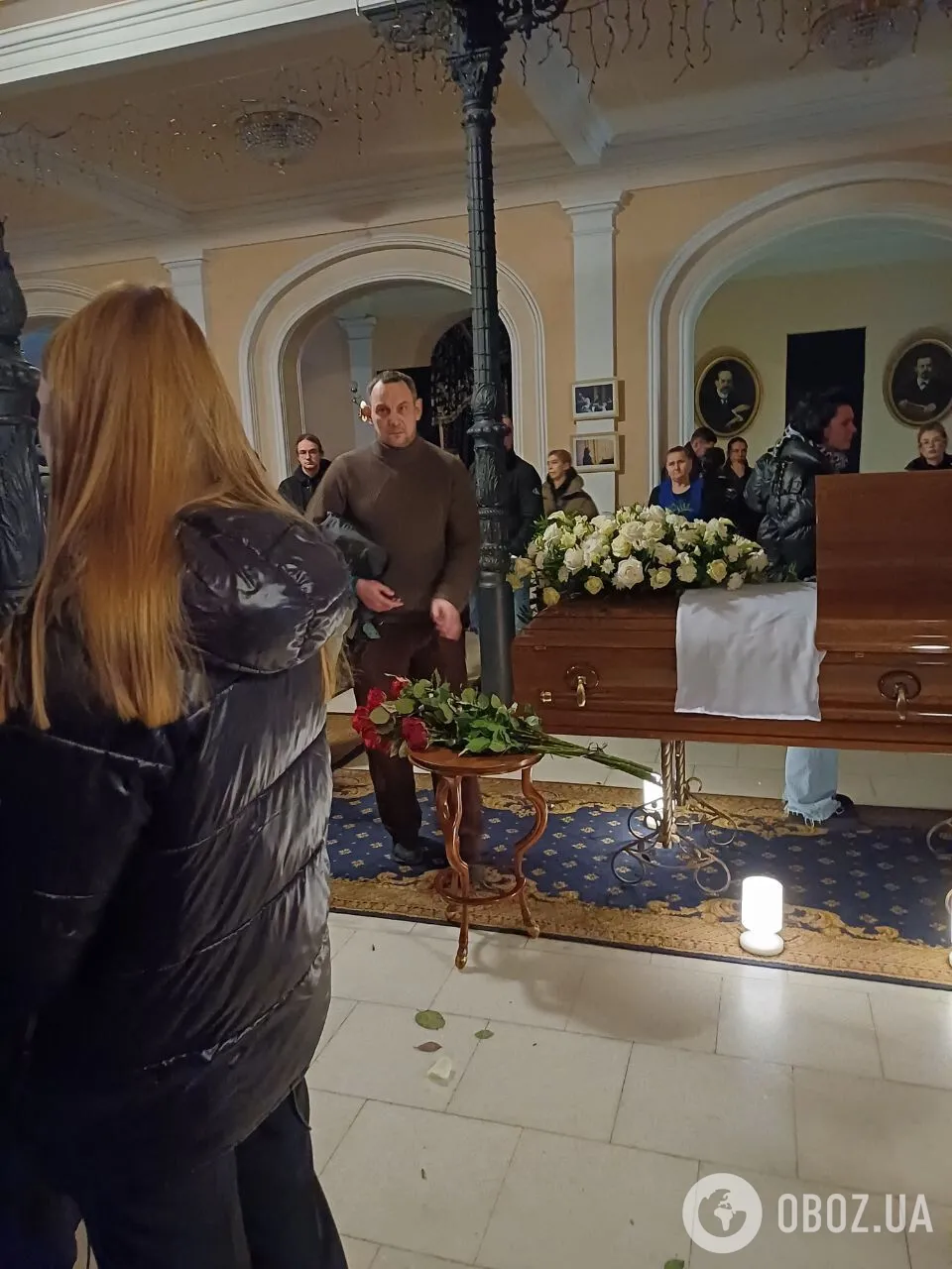 Скорботні фанати ADAM на похороні в унісон заспівали хіт "Танцюй зі мною повільно" та провели Михайла Клименка оплесками. Відео