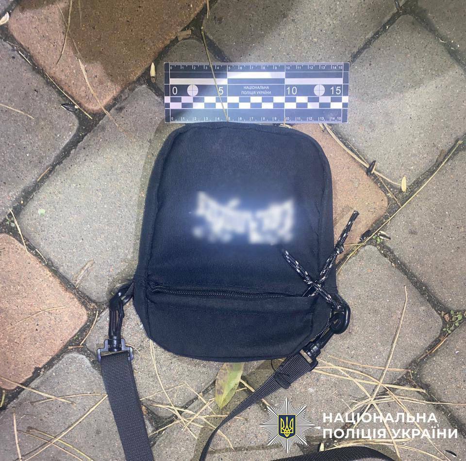 В Киеве мужчина обманул пенсионера на более $15 тыс. по схеме "ваш родственник попал в ДТП". Подробности и фото