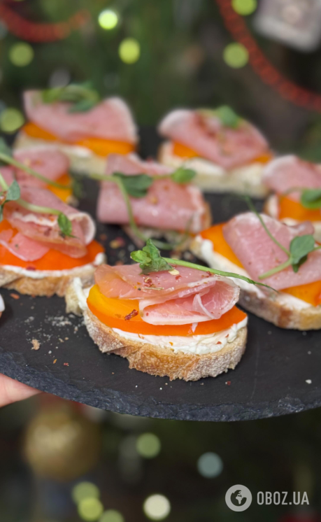 Изысканные брускетты с хамоном и хурмой для праздничного стола: готовятся элементарно