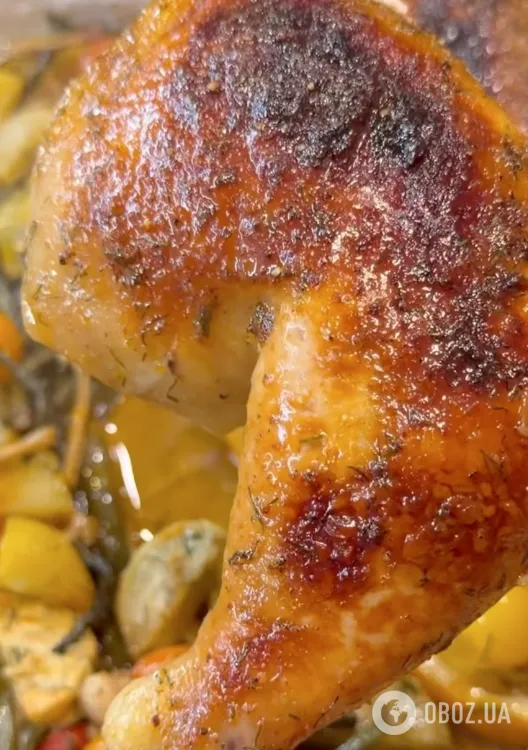 Як правильно запекти курку, щоб вона була соковитою всередині та з хрусткою скоринкою: ділимося рецептом