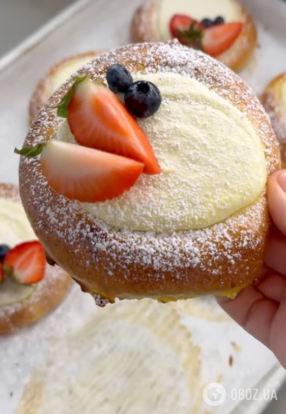 Пишні сирні ватрушки, як пух: ділимося рецептом ідеального тіста