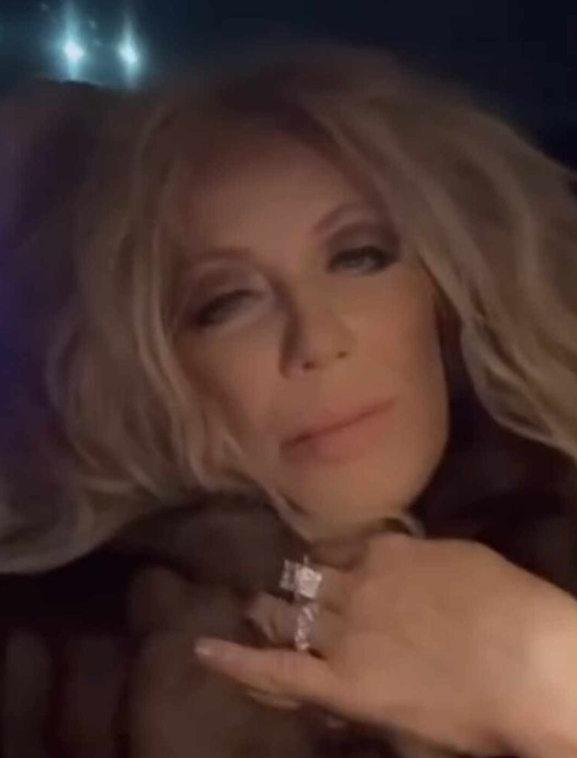 Ви б її не впізнали: як круглолиця брюнетка Повалій перетворилася на "барбі з 90-х" з "унітазними" зубами. Фото тоді і зараз