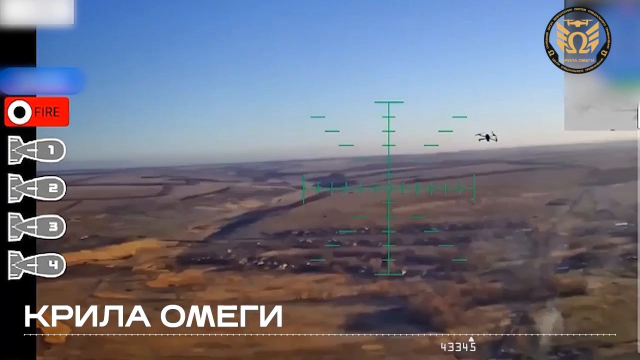 В Украине на фронте произошел необычный поединок между ударным БПЛА и вражеским дроном-разведчиком. Видео