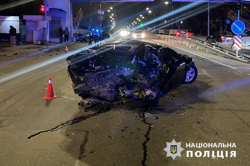 В Киеве BMW на скорости протаранил Mazda: есть пострадавшие, нарушитель был пьян. Фото и подробности
