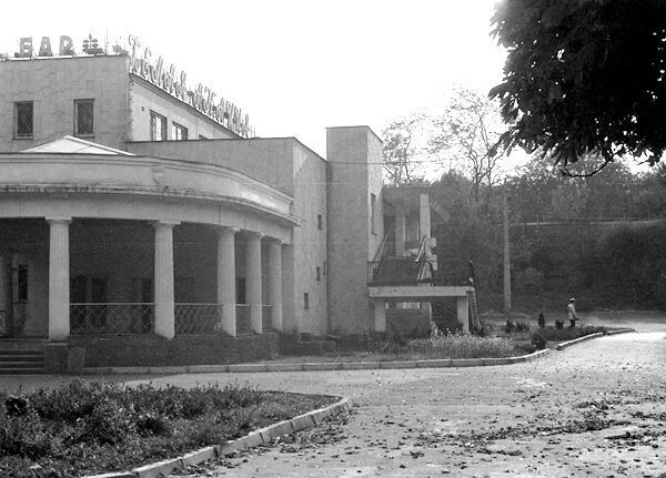 Яким були кафе і ресторани Одеси 100 років тому: старі фото
