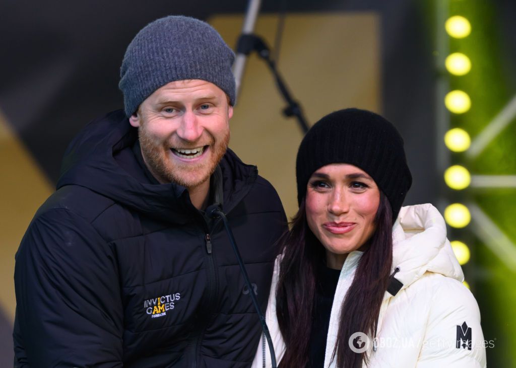 Принц Гарри пошутил над женой во время выступления на сцене: искренняя реакция Меган Маркл порадовала сеть. Видео