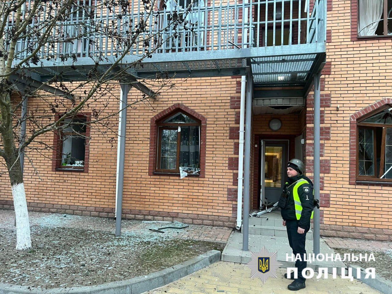 Повреждены школы и детсад: в КОВА рассказали о последствиях российской атаки на Киевскую область. Фото