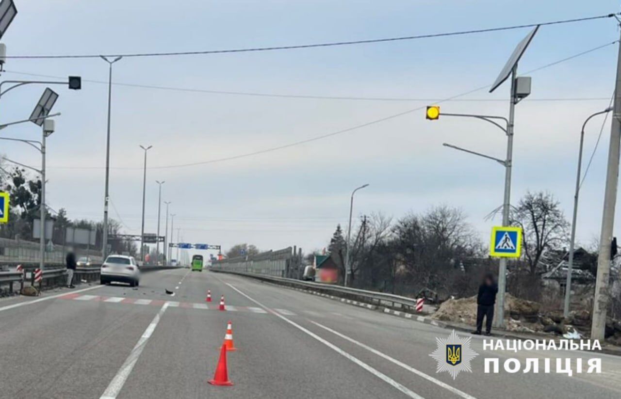 В Киевской области легковушка на пешеходном переходе сбила женщину. Подробности ДТП и фото