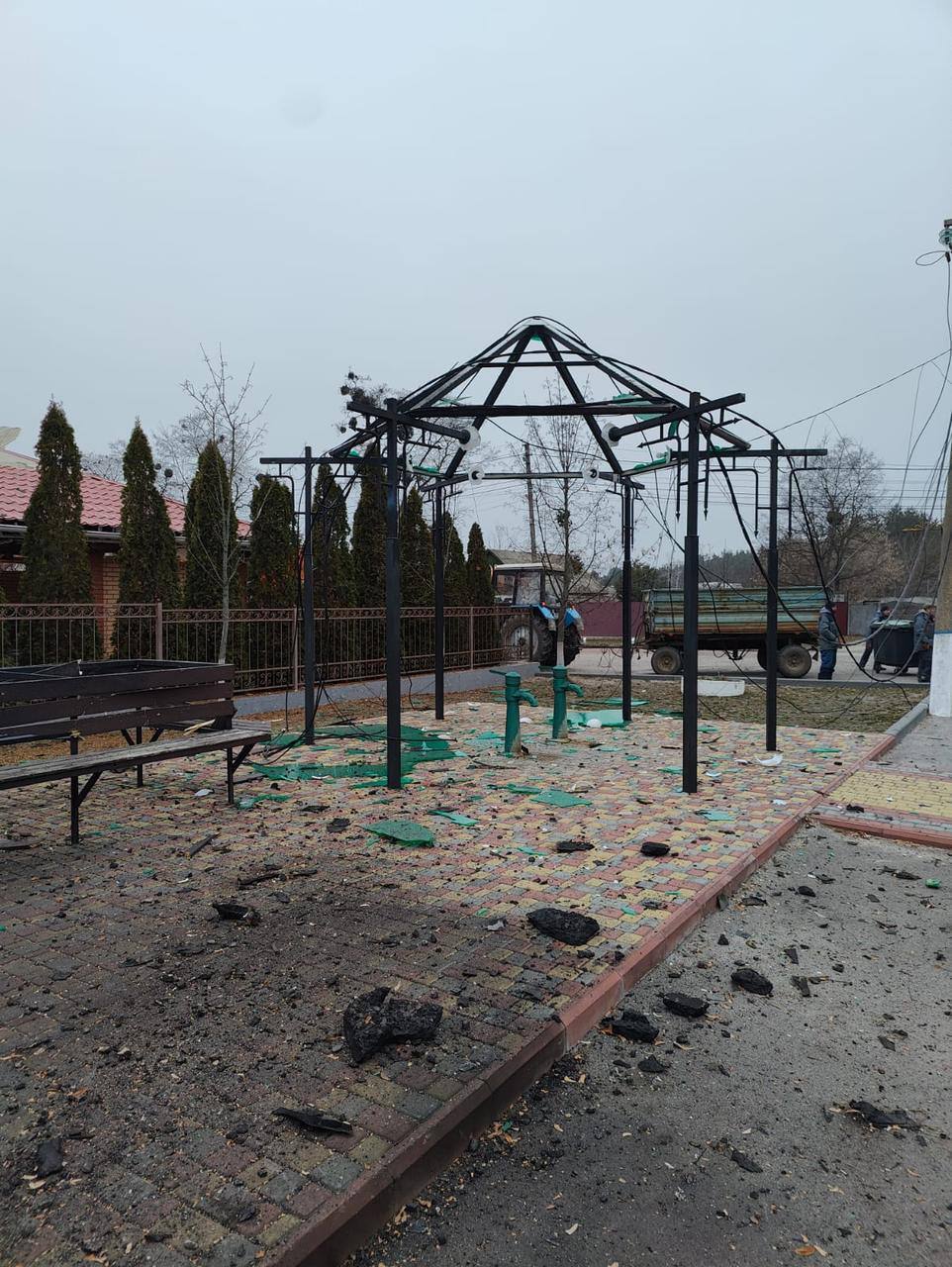 Повреждены школы и детсад: в КОВА рассказали о последствиях российской атаки на Киевскую область. Фото