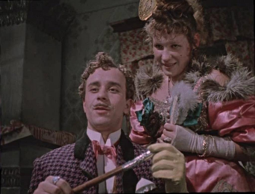 Народилася в Росії, а похована – в Україні: який вигляд має могила Проні з фільму "За двома зайцями" і чому її не доглядає донька