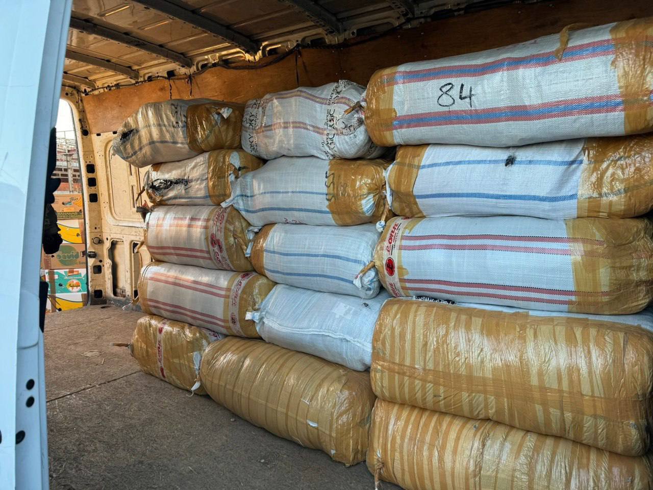 Контрабанду везли в 2-х микроавтобусах