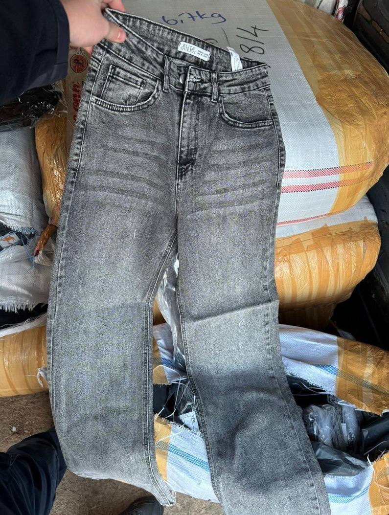 В Украину хотели незаконно ввезти более 1000 джинсов