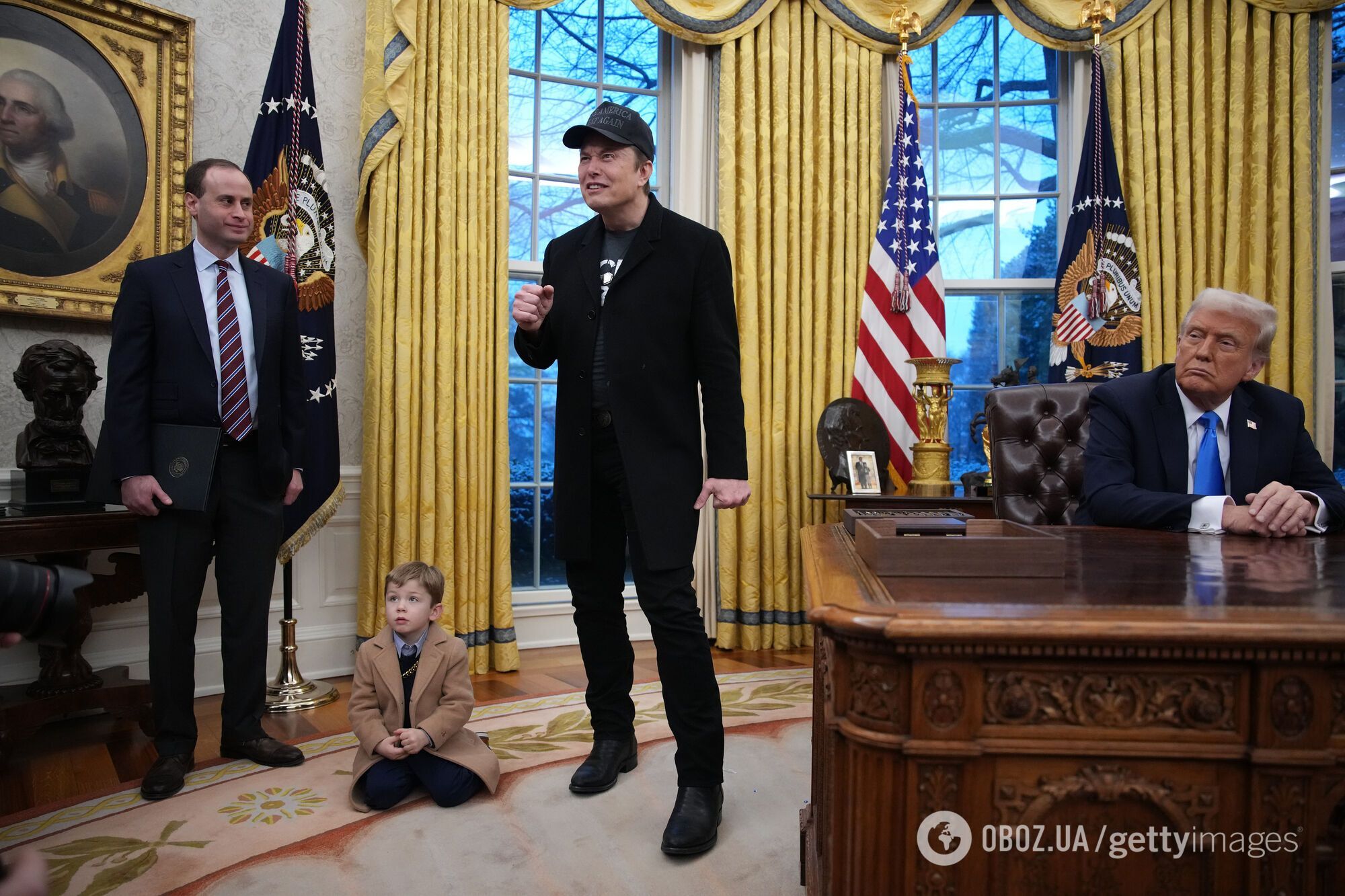 Сын Илона Маска порезвился в кабинете президента США и взбудоражил сеть: его сравнили с Джоном Кеннеди-младшим. Фото