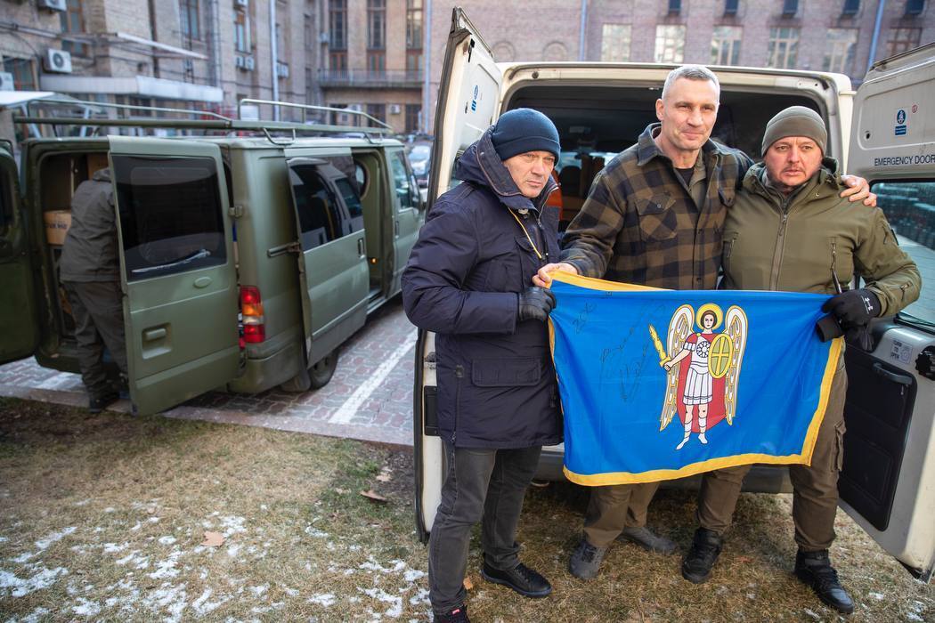 Кличко от громады Киева передал бойцам на фронт более 700 дронов и другое оборудование