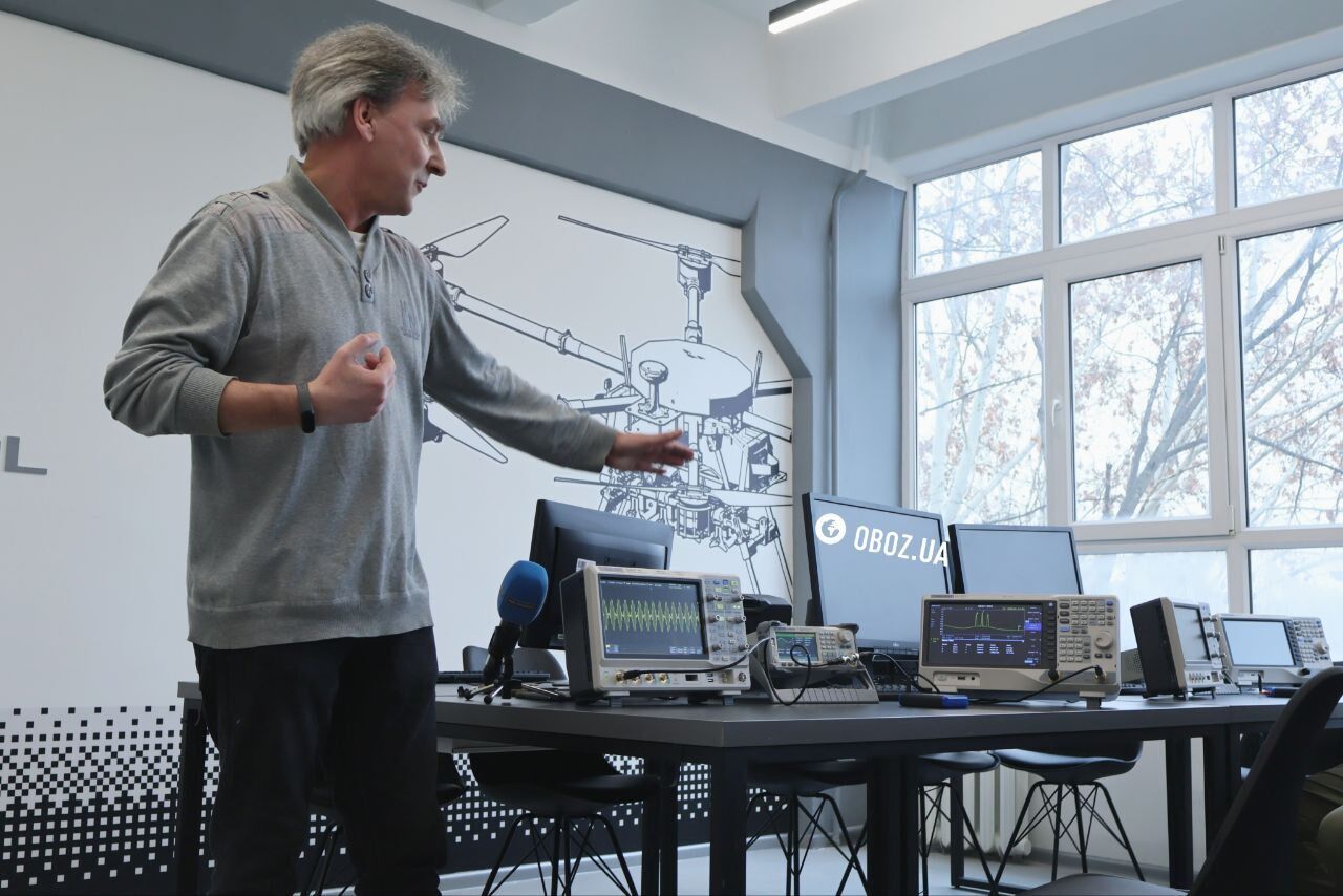 "80% у всіх дронах – це зв'язок": у Києві в КПІ відкрили нову спеціалізовану лабораторію для підготовки інженерів майбутнього. Подробиці, фото та відео